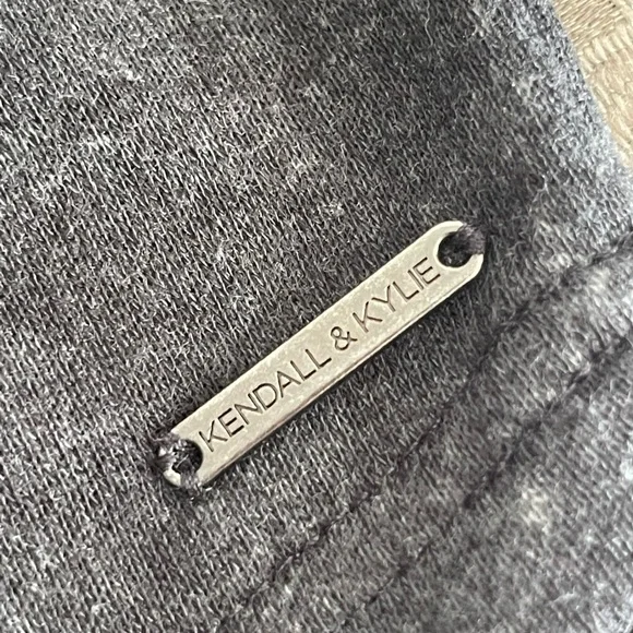 Kendall & Kylie Jenner Los Angeles Cropped Sweatshirt - Picture 7 of 7